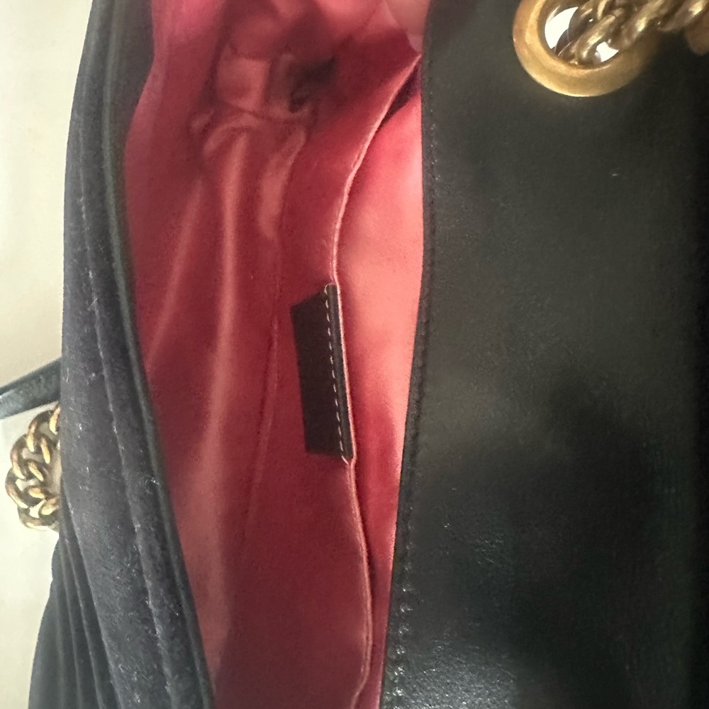 Gucci Black Quilted Velvet Shoulder Bag with Gold Hardware . Texture - velvet. - Picture 6 of 11